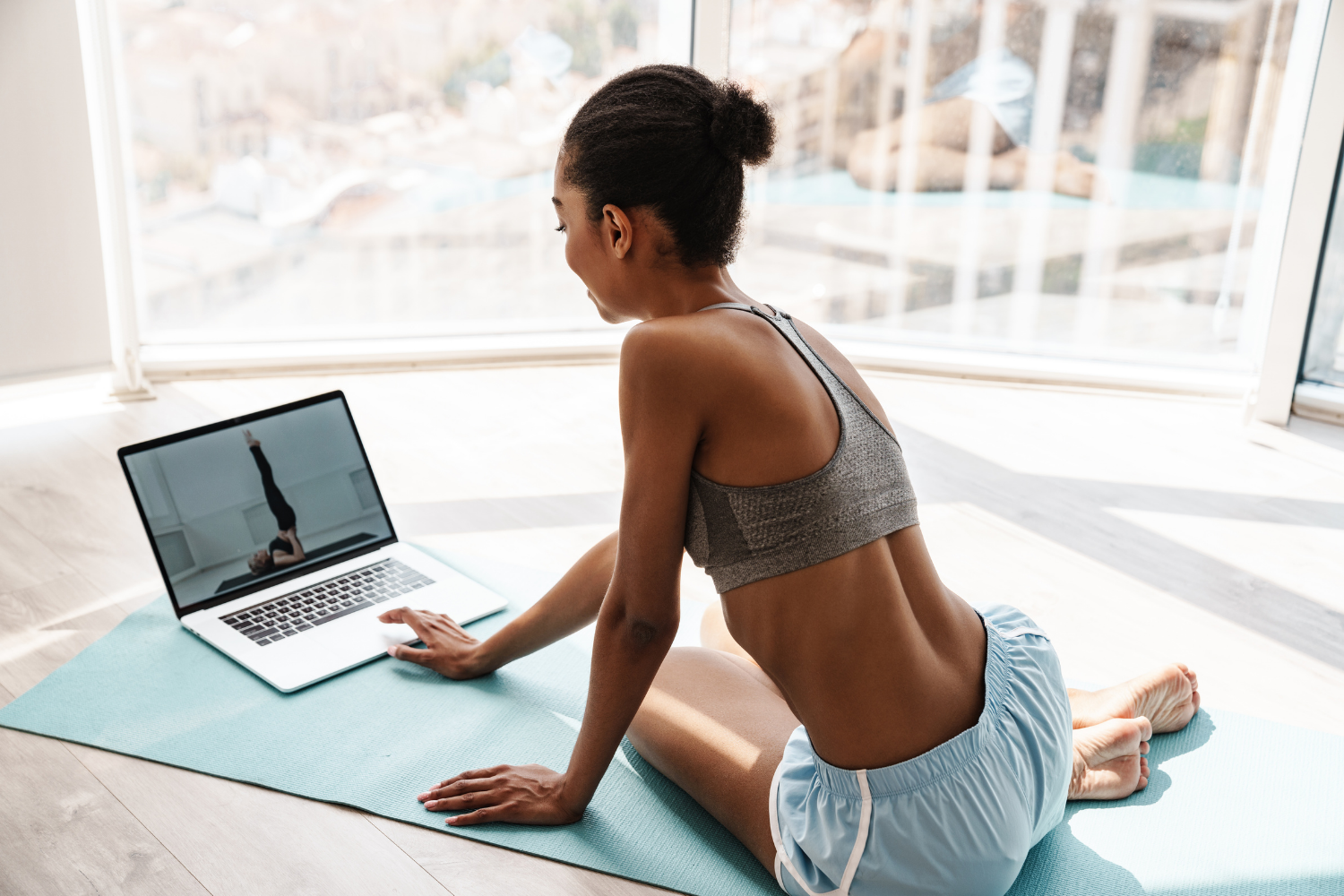 Philadelphia Aanbod Nauw 4 Tips for Staying Focused in Online Yoga Teacher Training | YogaRenew