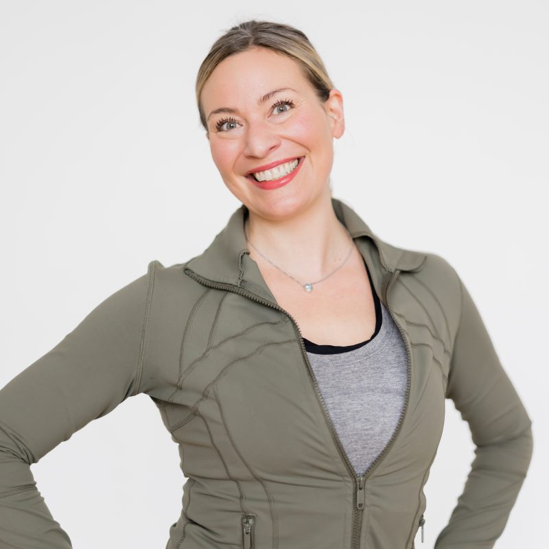 How Yoga Retreats Empower Women YogaRenew how-yoga-retreats-empower-women-yogarenew