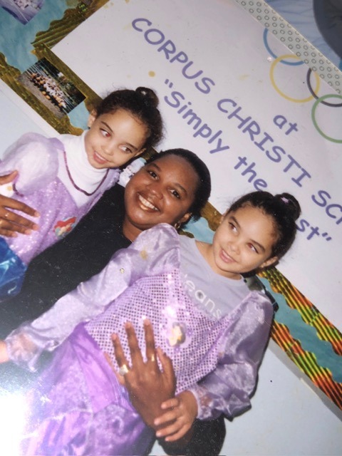 Chandler as a kid with her mom and sister